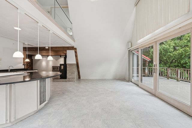 58 Lakeshore Dr Ext, West Brookfield, MA 01585