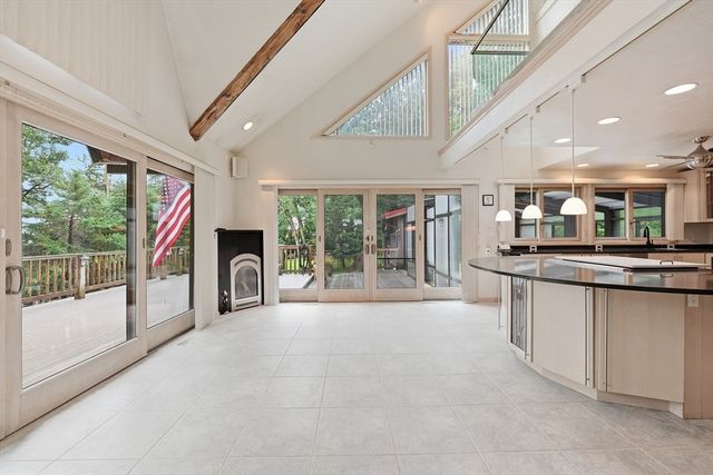 58 Lakeshore Dr Ext, West Brookfield, MA 01585