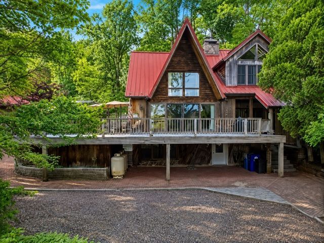 58 Lakeshore Dr Ext, West Brookfield, MA 01585