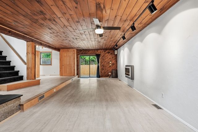 58 Lakeshore Dr Ext, West Brookfield, MA 01585