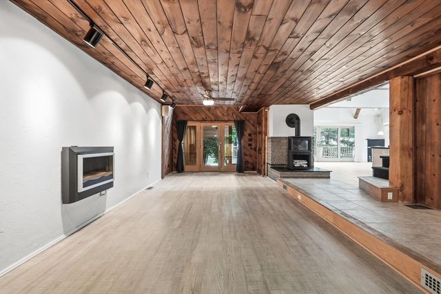 58 Lakeshore Dr Ext, West Brookfield, MA 01585