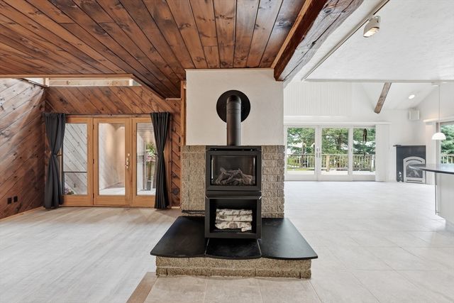 58 Lakeshore Dr Ext, West Brookfield, MA 01585
