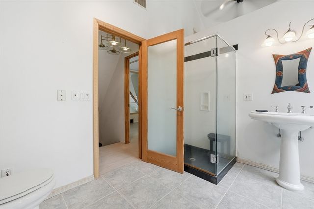 58 Lakeshore Dr Ext, West Brookfield, MA 01585