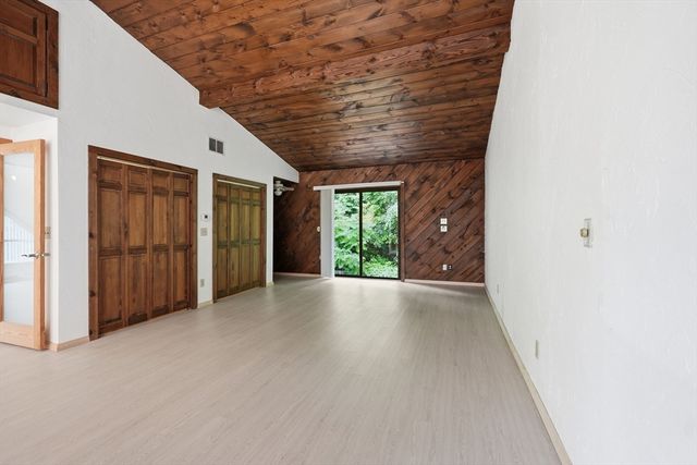 58 Lakeshore Dr Ext, West Brookfield, MA 01585