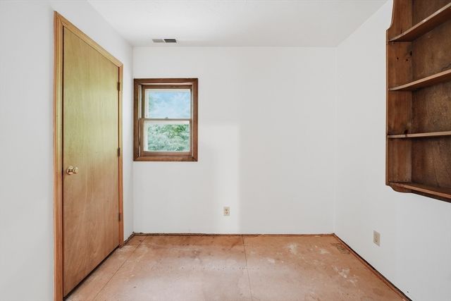 58 Lakeshore Dr Ext, West Brookfield, MA 01585