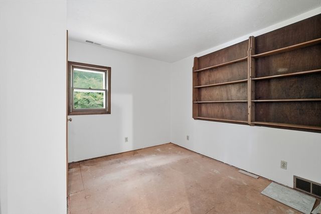 58 Lakeshore Dr Ext, West Brookfield, MA 01585
