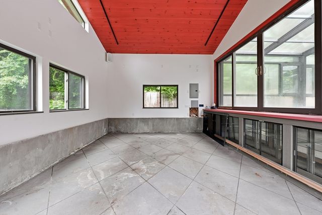 58 Lakeshore Dr Ext, West Brookfield, MA 01585