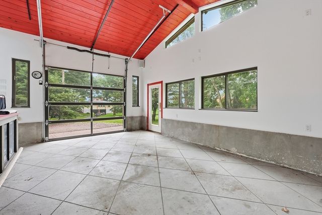 58 Lakeshore Dr Ext, West Brookfield, MA 01585