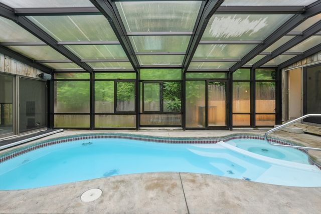 58 Lakeshore Dr Ext, West Brookfield, MA 01585