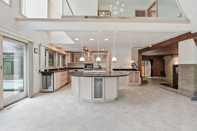58 Lakeshore Dr Ext, West Brookfield, MA 01585
