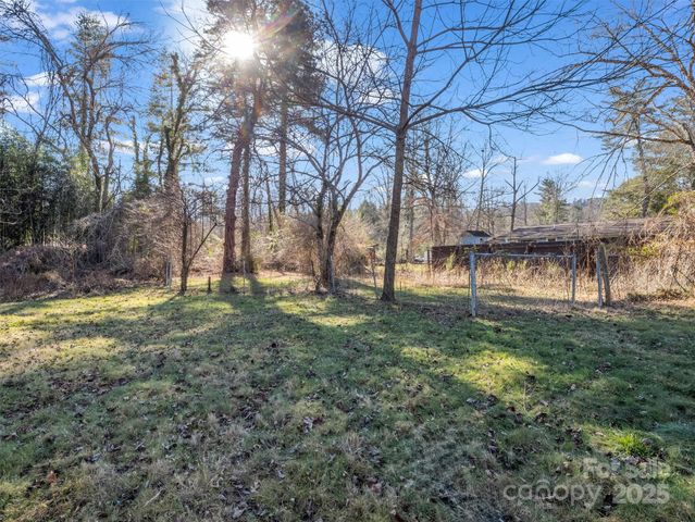 541 Broadway Street, Hendersonville, NC 28739