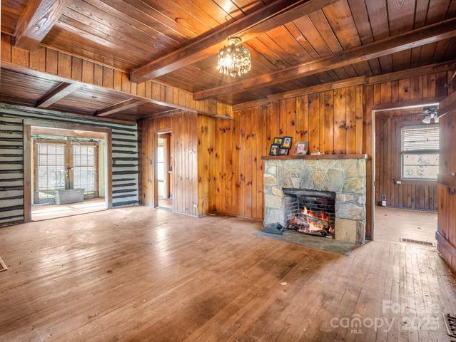 541 Broadway Street, Hendersonville, NC 28739