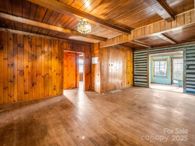 541 Broadway Street, Hendersonville, NC 28739