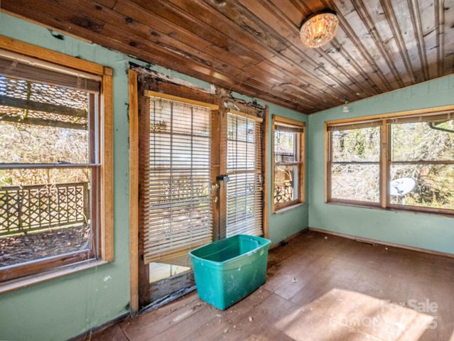 541 Broadway Street, Hendersonville, NC 28739