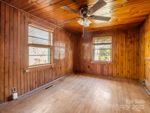 541 Broadway Street, Hendersonville, NC 28739