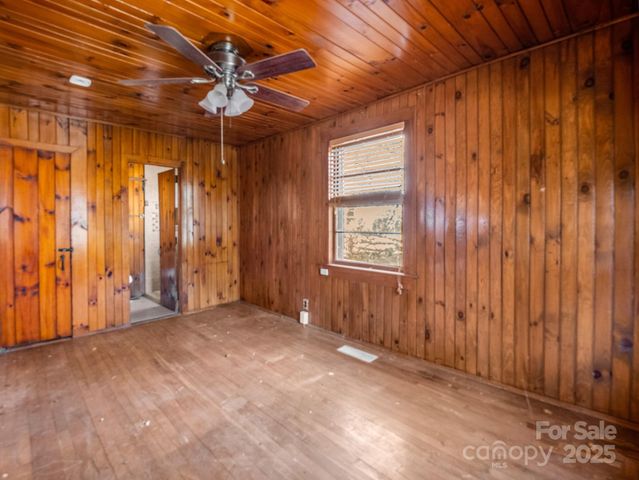 541 Broadway Street, Hendersonville, NC 28739