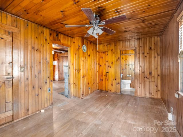 541 Broadway Street, Hendersonville, NC 28739