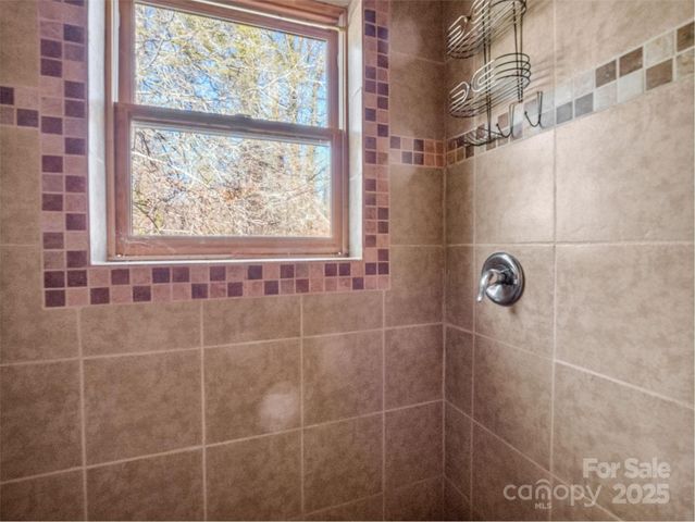 541 Broadway Street, Hendersonville, NC 28739