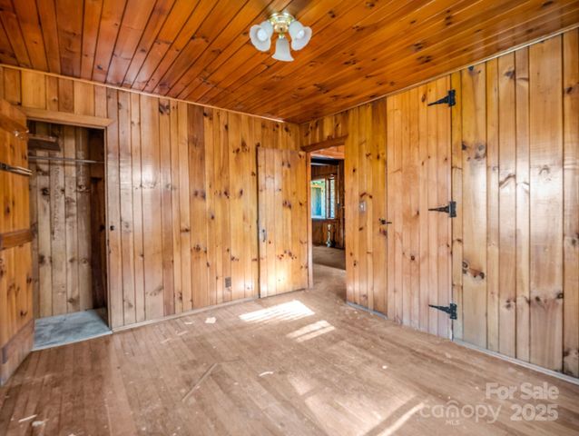 541 Broadway Street, Hendersonville, NC 28739