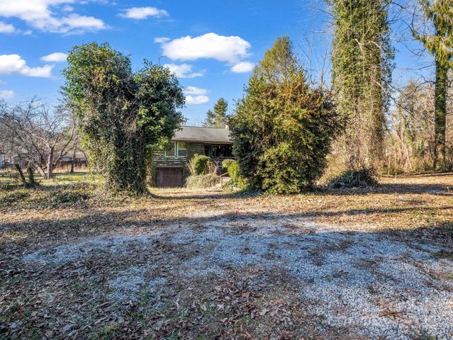 541 Broadway Street, Hendersonville, NC 28739