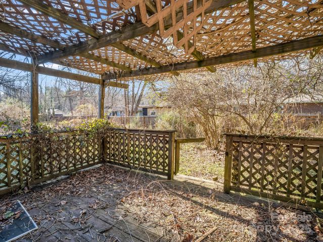541 Broadway Street, Hendersonville, NC 28739