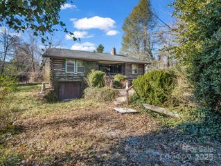 541 Broadway Street, Hendersonville, NC 28739