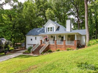 6934 Loretta Place, Charlotte, NC 28215