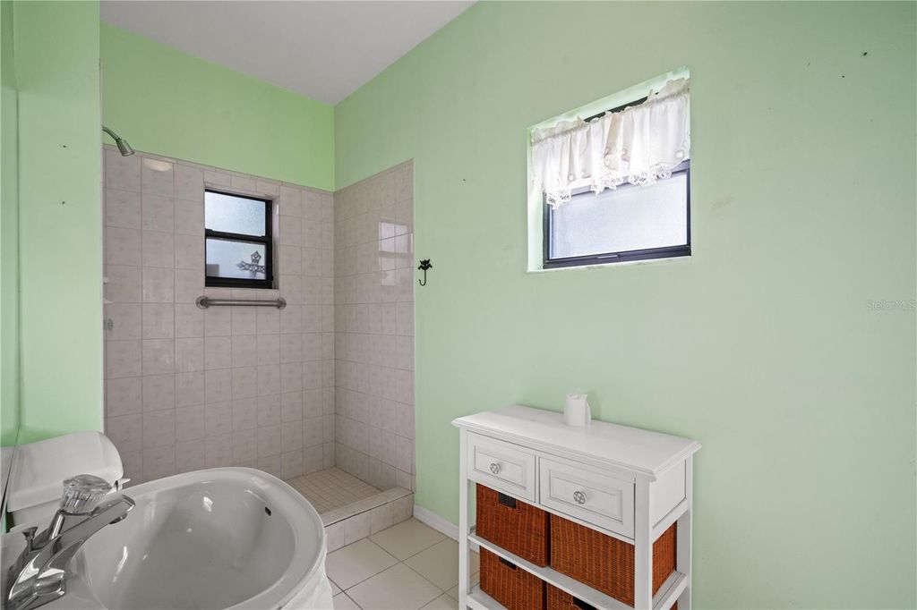 Image 27 of property listing at 15923 ELLSWORTH DRIVE, Tampa, FL 33647