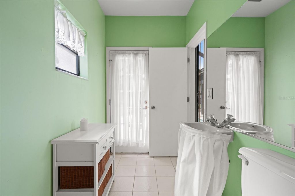 Image 28 of property listing at 15923 ELLSWORTH DRIVE, Tampa, FL 33647