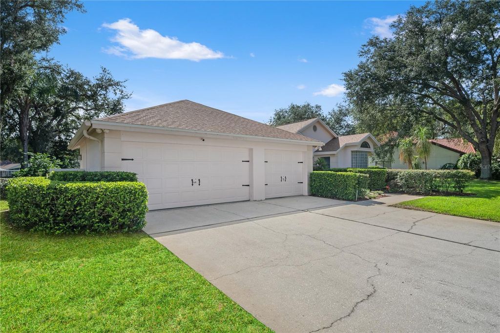 Image 4 of property listing at 15923 ELLSWORTH DRIVE, Tampa, FL 33647