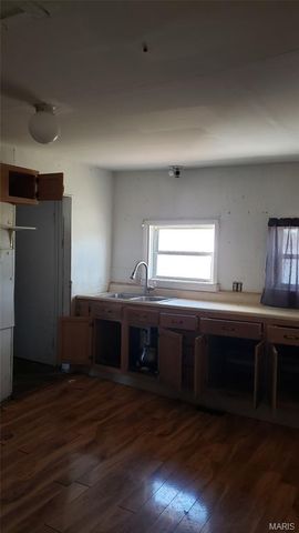 207 NW Main Street, Cuba, MO 65453