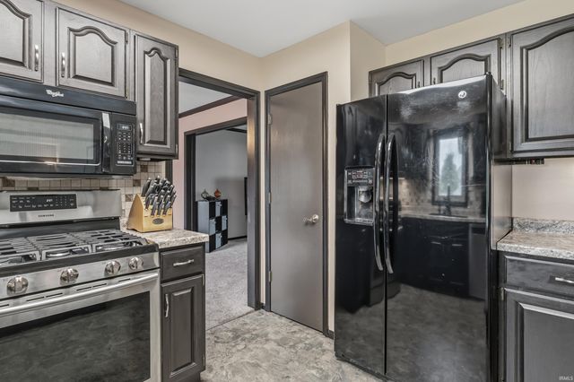 7211 Bent Willow Drive, Fort Wayne, IN 46815