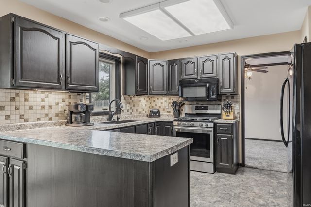 7211 Bent Willow Drive, Fort Wayne, IN 46815
