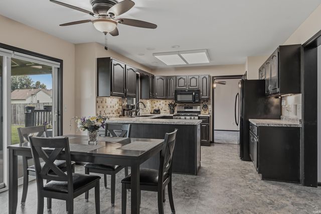 7211 Bent Willow Drive, Fort Wayne, IN 46815