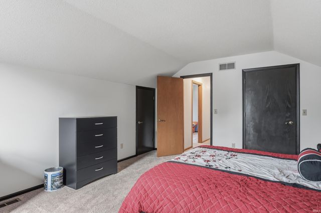 7211 Bent Willow Drive, Fort Wayne, IN 46815