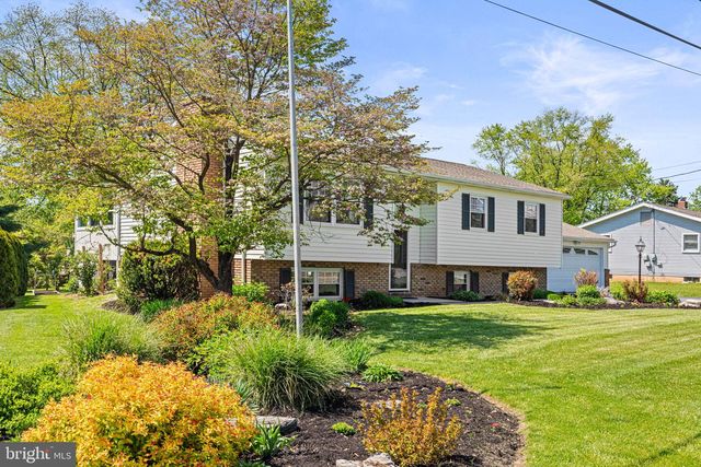 667 LOCUST ST, Hummelstown, PA 17036