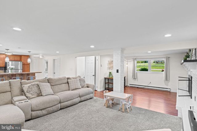 667 LOCUST ST, Hummelstown, PA 17036