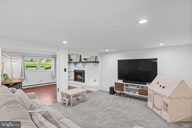667 LOCUST ST, Hummelstown, PA 17036