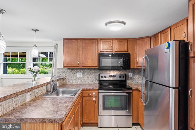 667 LOCUST ST, Hummelstown, PA 17036