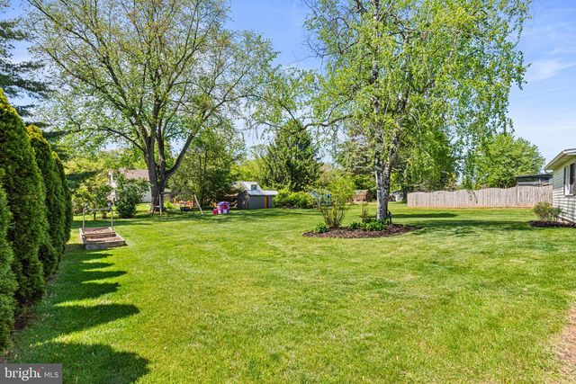 667 LOCUST ST, Hummelstown, PA 17036