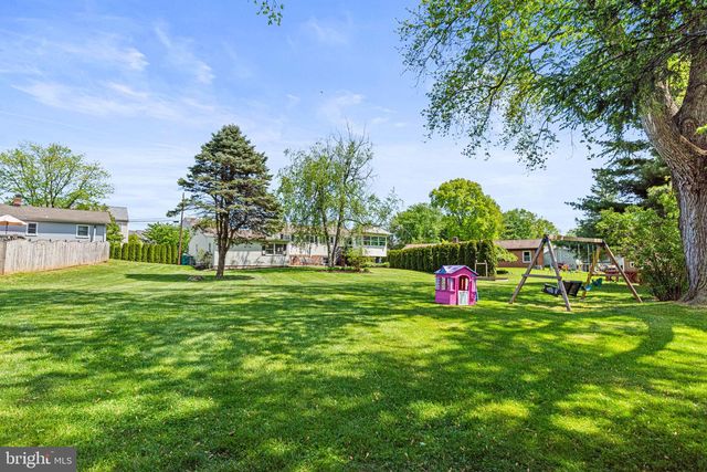 667 LOCUST ST, Hummelstown, PA 17036