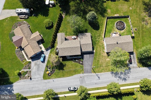 667 LOCUST ST, Hummelstown, PA 17036