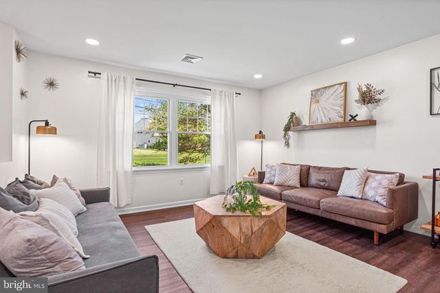 667 LOCUST ST, Hummelstown, PA 17036