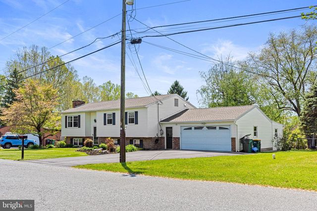 667 LOCUST ST, Hummelstown, PA 17036