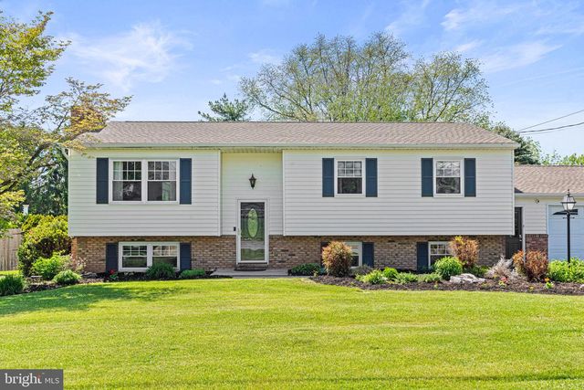 667 LOCUST ST, Hummelstown, PA 17036