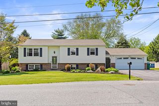 667 LOCUST ST, Hummelstown, PA 17036