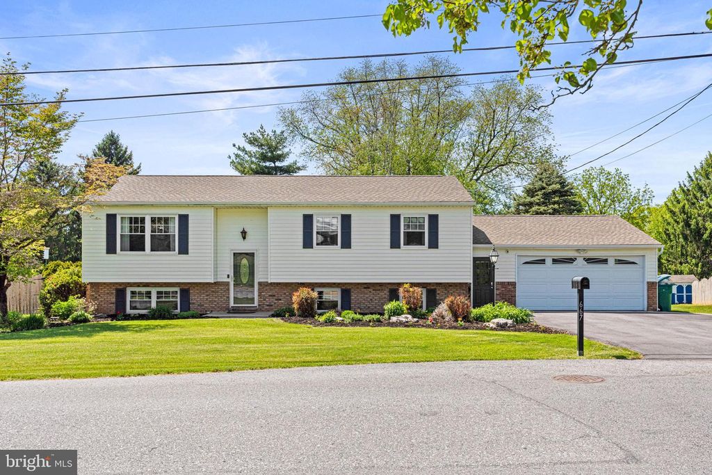 667 LOCUST ST, Hummelstown, PA 17036