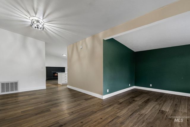 1870 Falls Ave E, Twin Falls, ID 83301