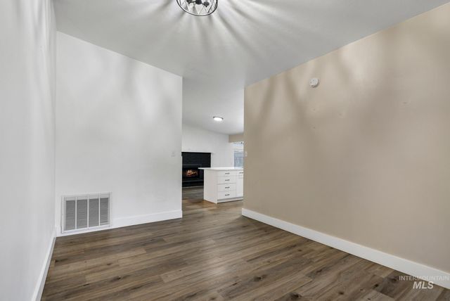 1870 Falls Ave E, Twin Falls, ID 83301