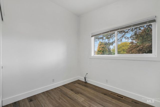 1870 Falls Ave E, Twin Falls, ID 83301